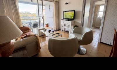 Encantador departamento sobre Av Roosevelt para vivir todo el año - consulte!!