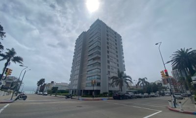 Edificio en peninsula
