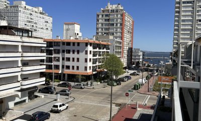 Apartamento en Peninsula con muy buena terraza balcón
