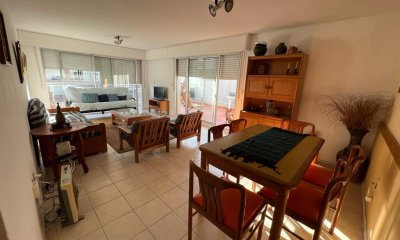 Gran apartamento en Peninsula, con TERRAZA Y PARRILLERO!