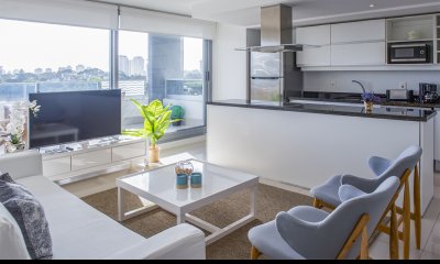 Hermoso apartamento con TERRAZA a metros del MAR, ideal para disfrutar de PUNTA!