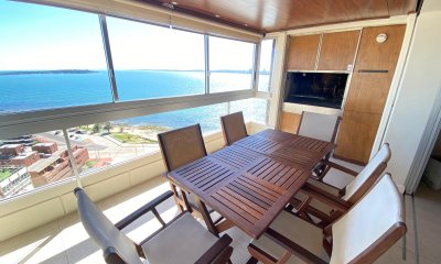 Apartamento con excelente vista plena a playa mansa