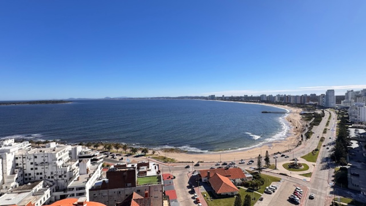 Apartamento con excelente vista a Playa Mansa y Brava
