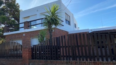 Casa de 3 dor mas apto al fondo con 2 dor en el Chorro a 6 cuardas de la playa Consulte !!!!