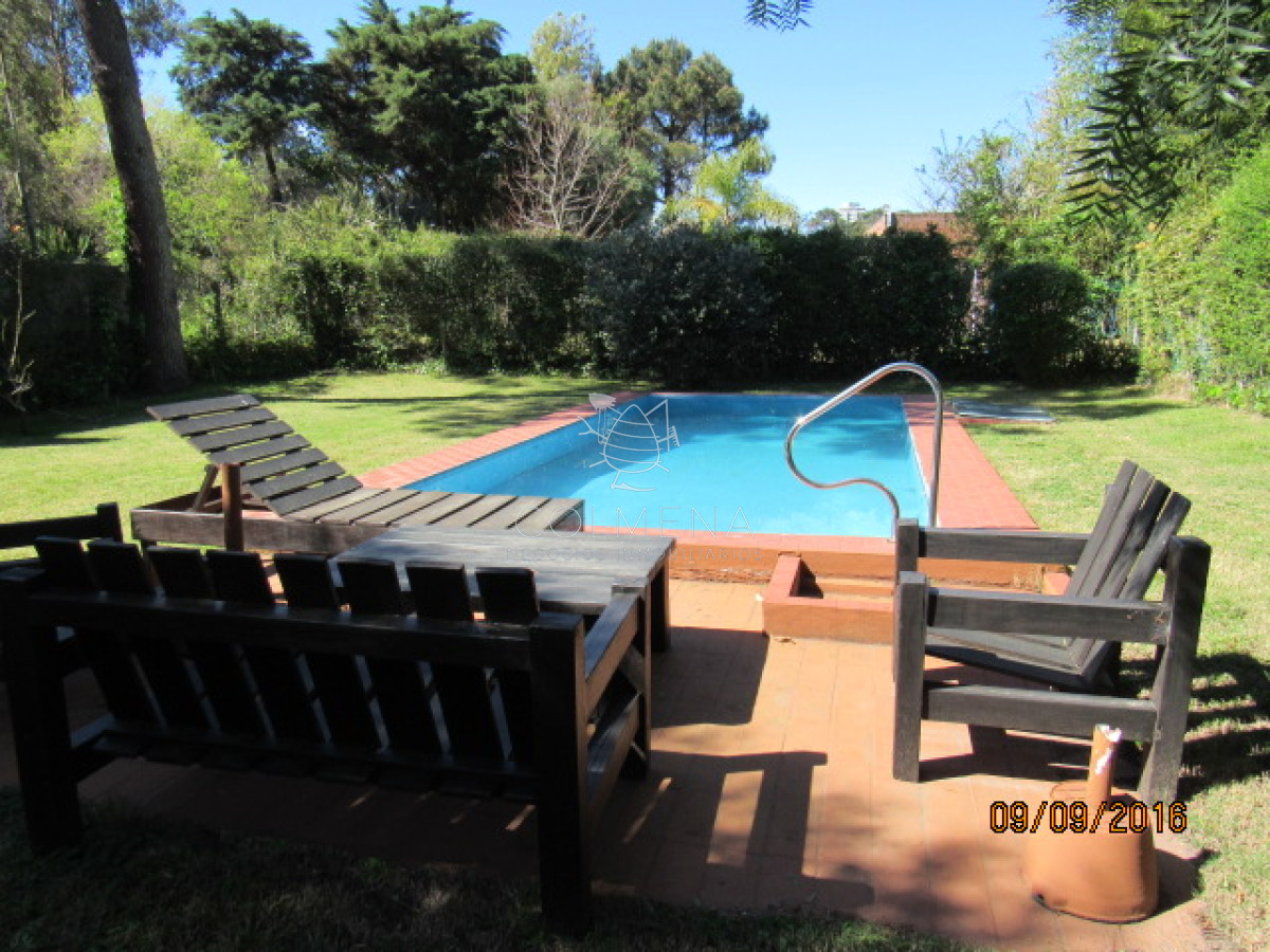 Encantadora casa de 4 dormitorios en playa mansa! consulte