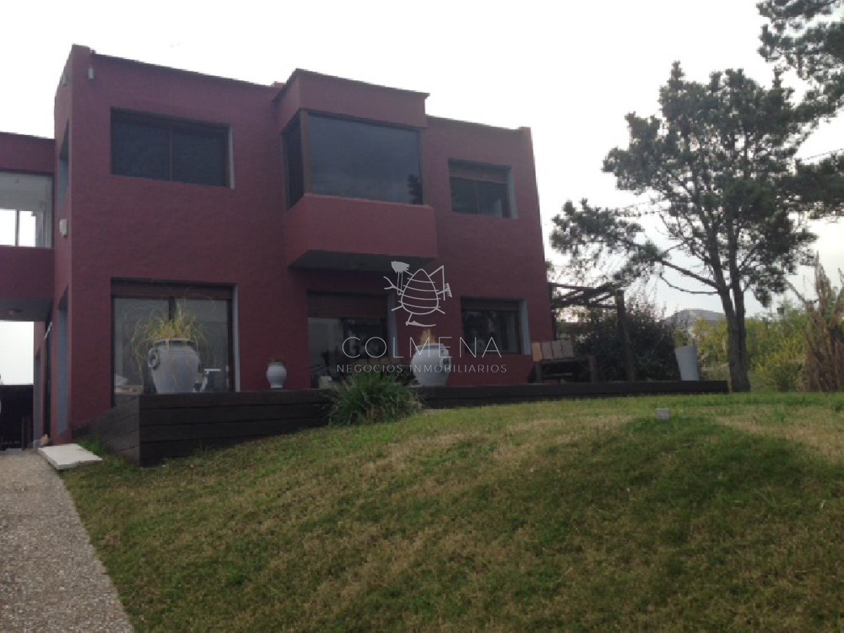 Espectacular casa en la exclusiva zona de Altos de Punta Piedras