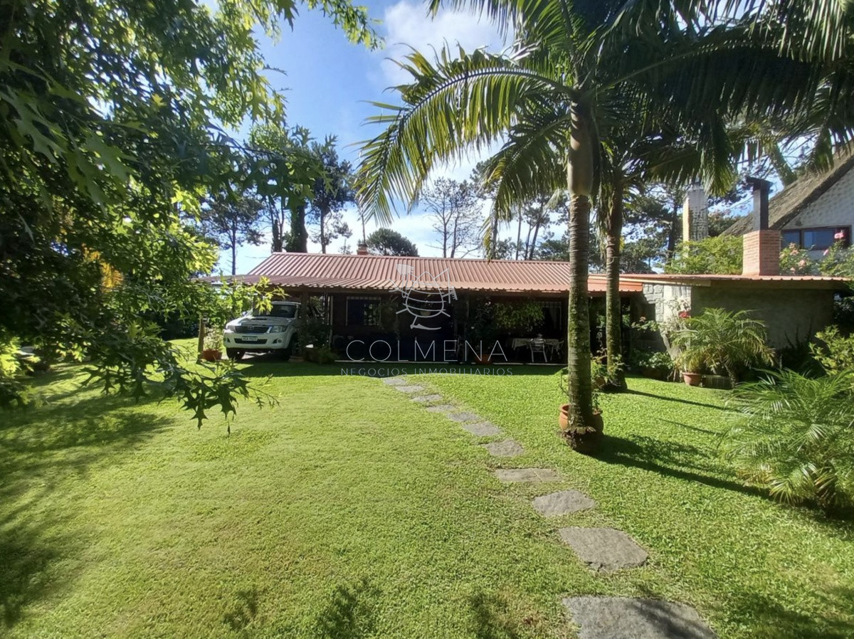 Casa en altos de pinares - muy lindo entorno.