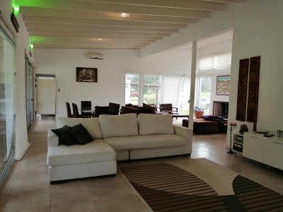 Casa en Punta Ballena - Barrio en Privado de 3 dormitorios 2 baños y Piscina. Consulte!!!!!!!