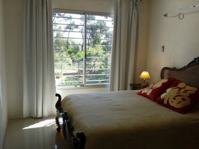Casa en Jardines de Cordoba de 2 dormitorios cuenta con muy buen terreno. Consulte!!!!!!