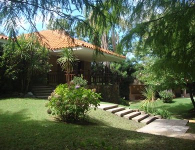 Casa en Solanas de 4 dormitorios, piscina y muy cerca de la playa. Consulte!!!!!!!!!