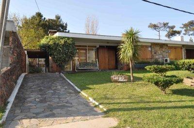 Se Alquila -Casa en Aidy Grill - apasa de la playa brava y playa mansa - Consulte!!!