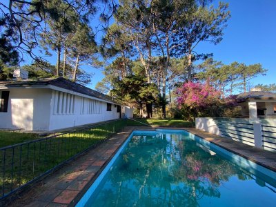 Espectacular casa en oportunidad mansa! con piscina y cancha de paddle