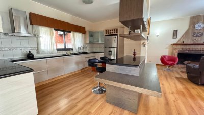 Casa a metros de avenida Roosevelt, terminal de bus y shooping