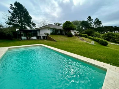 Casa en Golf sobre el green del hoyo 7 de la cancha de golf del Cantegril.