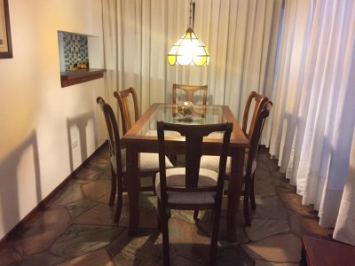 Casa en Barrio Cantegril de 3 dormitorios - Consulte!!!!!