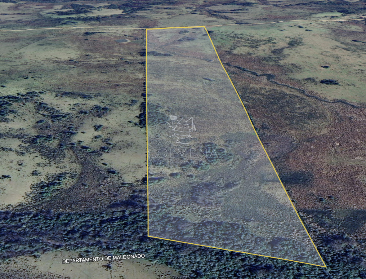 Campo Cerca de Pueblo de Garzón - COL4885P