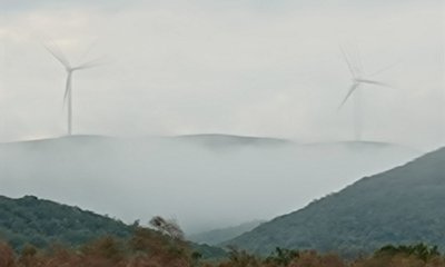 Campo de Sierras con muy buenas vista al entorno y molinos de viento.