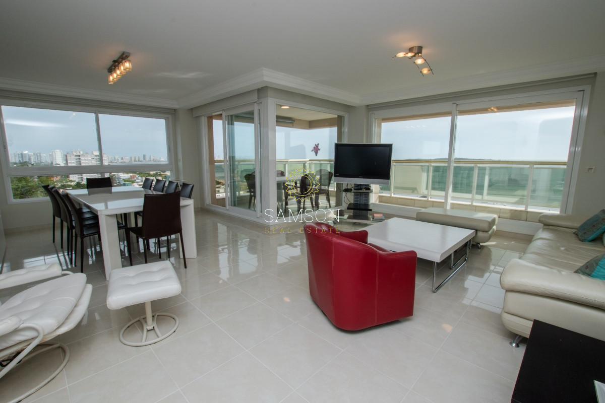 Apartamento ID.36488 - VENTA DEPARTAMENTO DE 4 DORMITORIOS ESQUINERO LE JARDIN PUNTA DEL ESTE