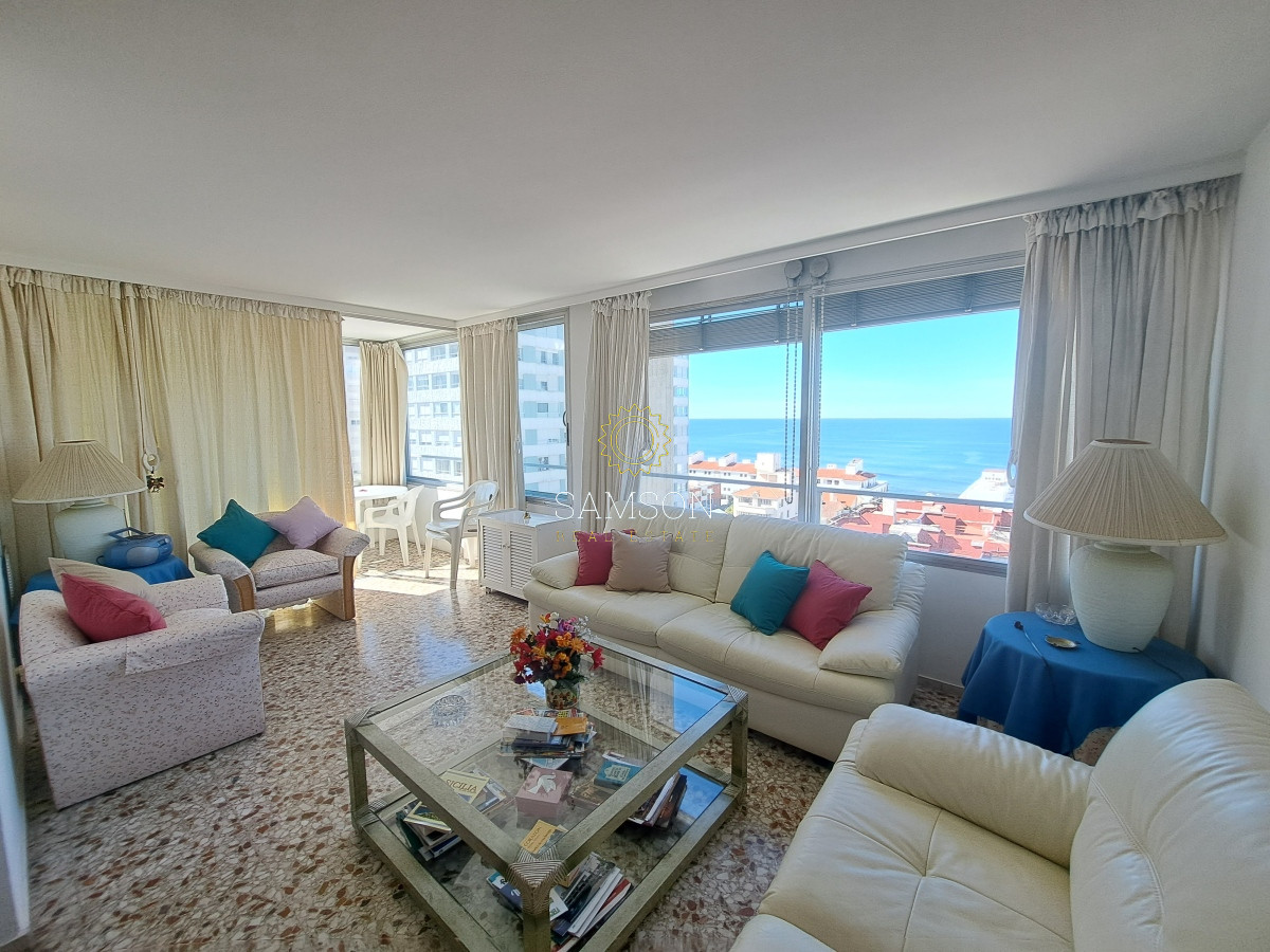 Apartamento ID.66780 - Apartamento en venta  Torre Apolo con vista y cochera  Punta del Este