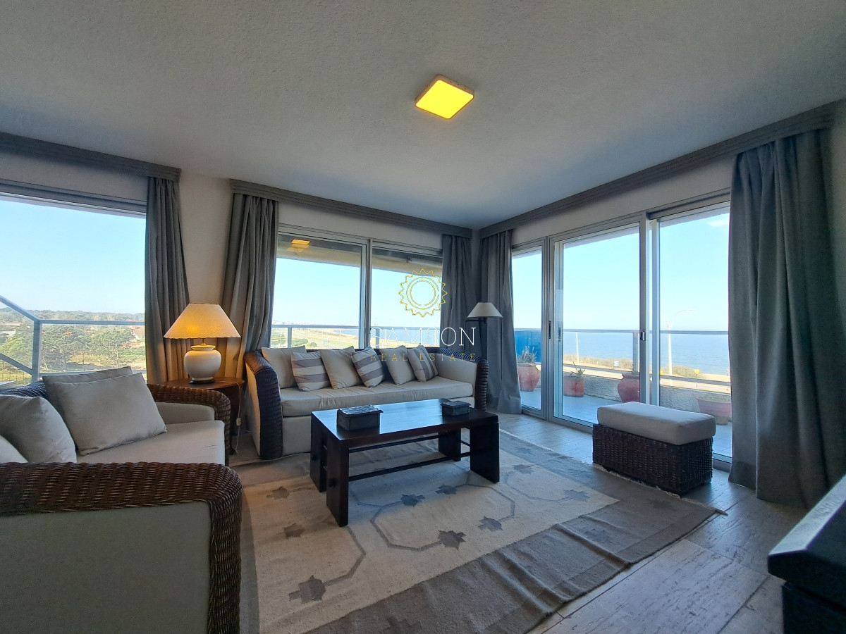Apartamento ID.65211 - Apartamento de 4 dormitorios en venta Frente al mar Punta del Este