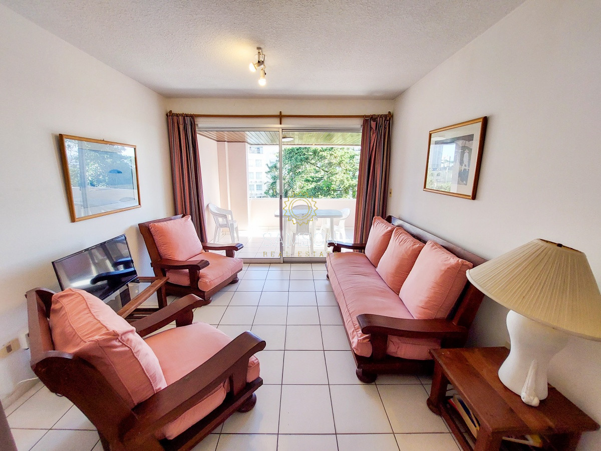 Apartamento ID.33471 - Venta Apartamento de 3 dormitorios  a 300 metros del mar.