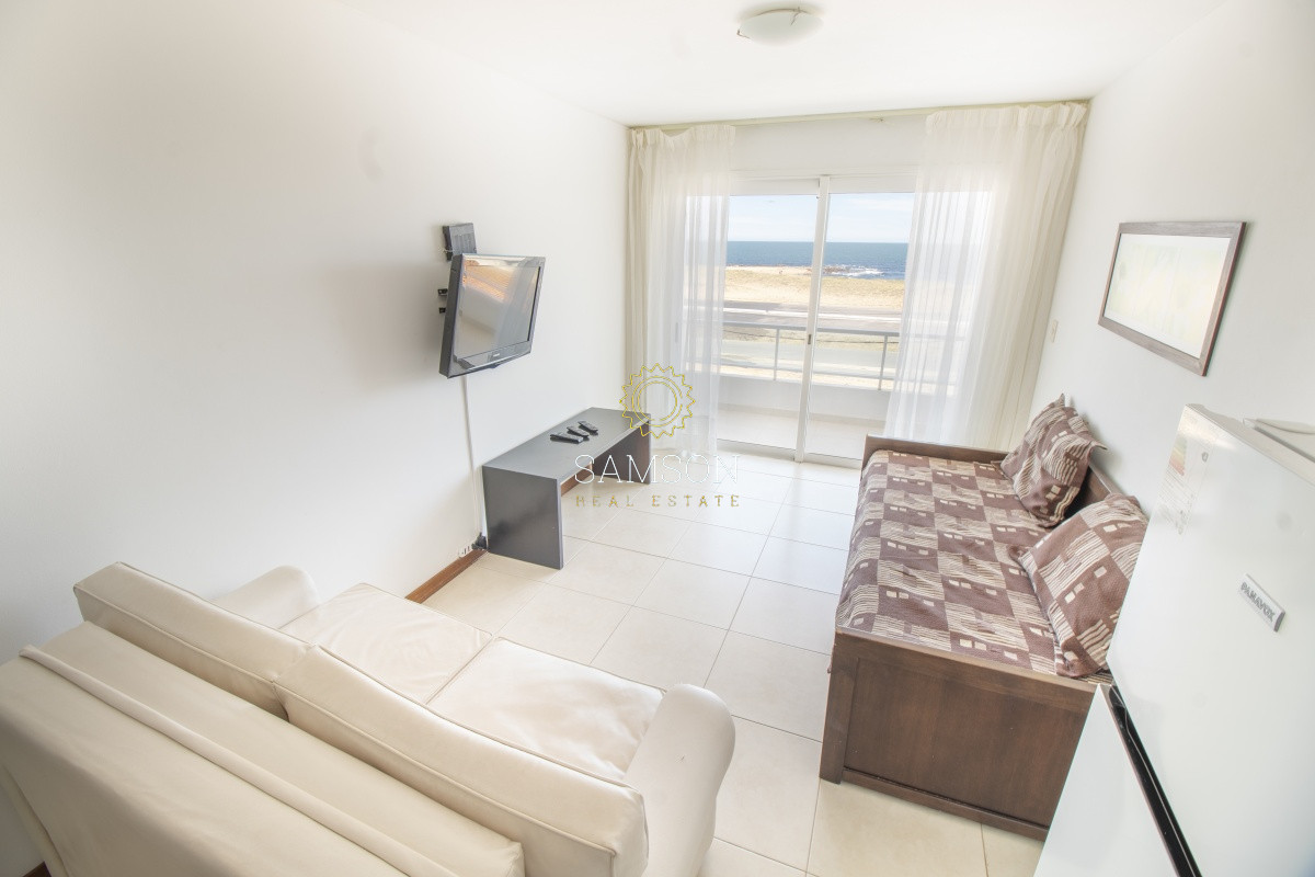 Apartamento ID.65913 - Venta apartamento 2do piso con terraza frente al mar de 2 dormitorios.