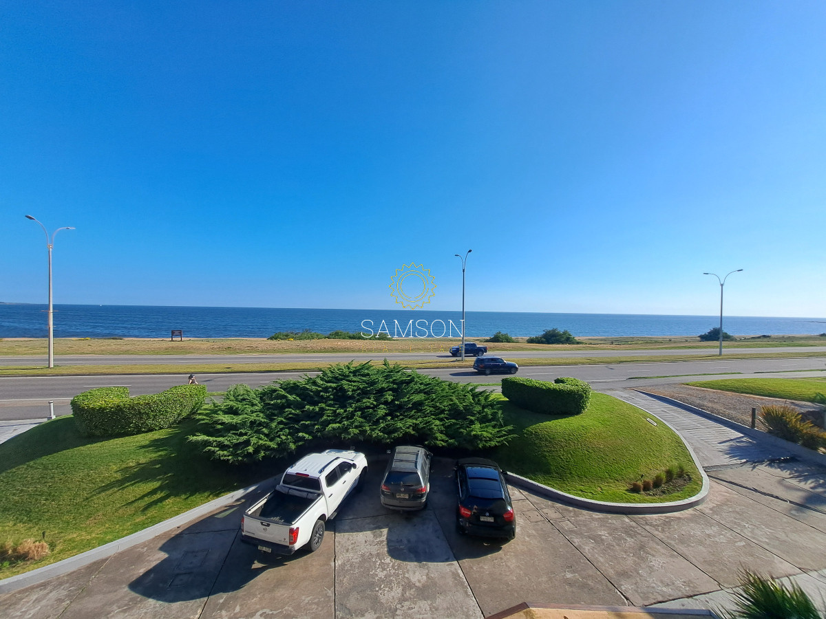 Apartamento ID.66990 - Apartamento en venta 2 dormitorios frente al mar Playa mansa Punta del Este