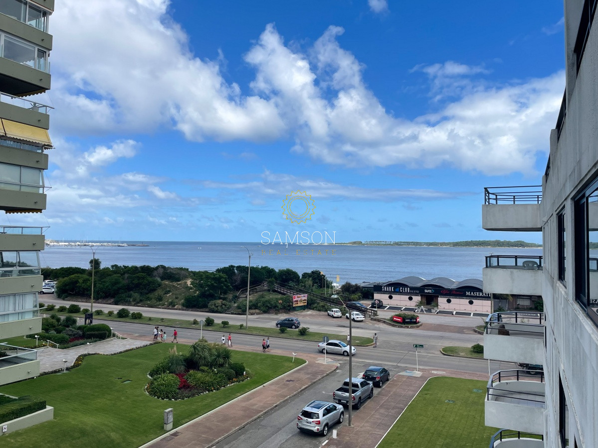 Apartamento ID.31620 - Venta Apartamento de 3 Dormitorios Frente al Mar Punta del Este