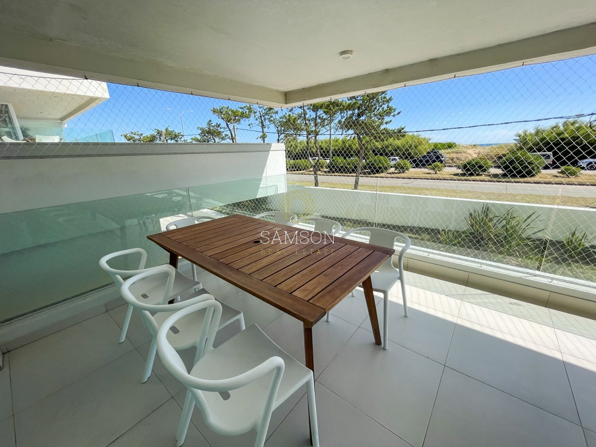 Apartamento ID.65933 - Venta apartamento frente al mar playa mansa 3 dormitorios en suite.