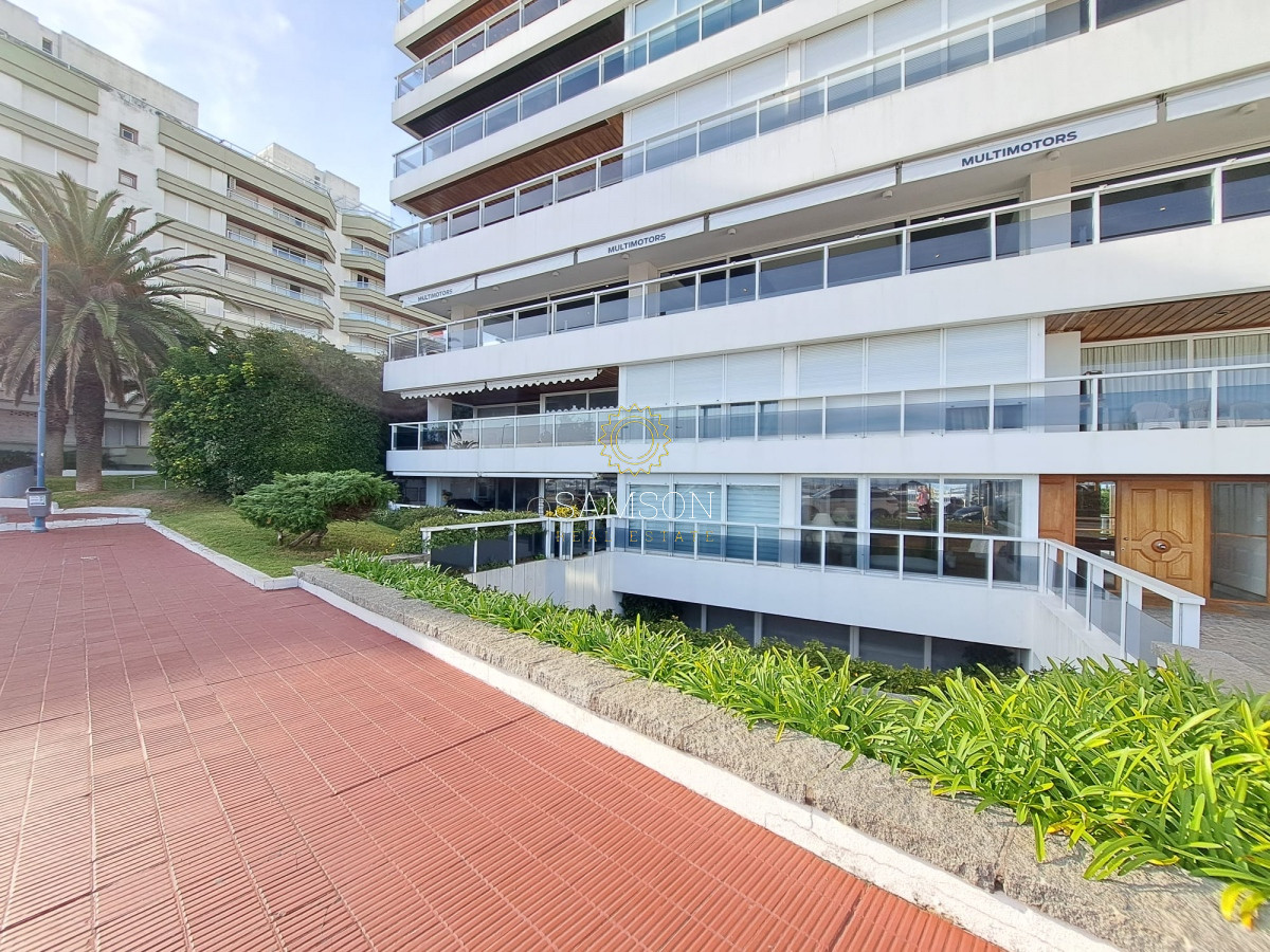 Apartamento ID.55432 - Venta de Apartamento en Primeria Linea en Edificio Porto Scala de Punta del Este 3 dormitorios en suite 