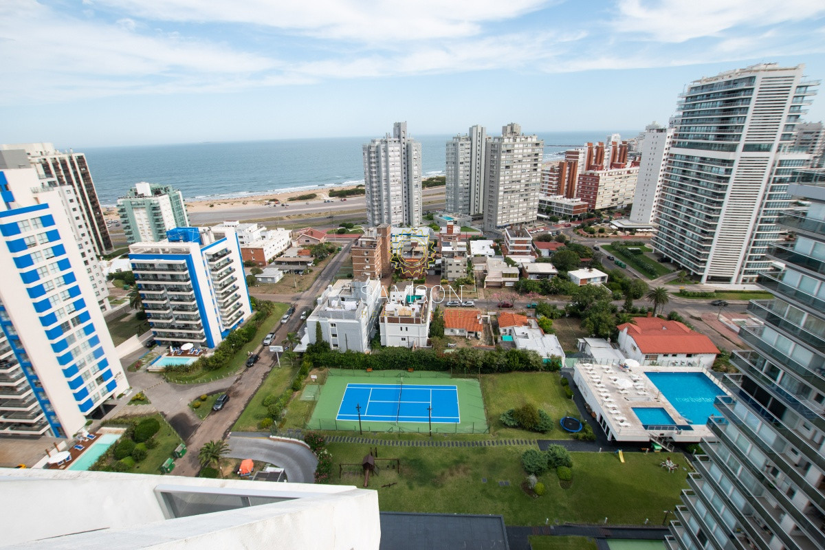 Apartamento ID.66065 - Venta Penthouse de 3 dormitorios en Edificio Long Beach 
