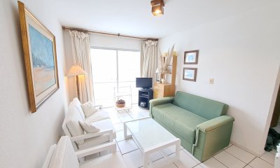 VENTA APARTAMENTO DE 2 DORMITORIOS Y 2 BAÑOS  EN CHSERTEFIELD TOWER, PUNTA DEL ESTE