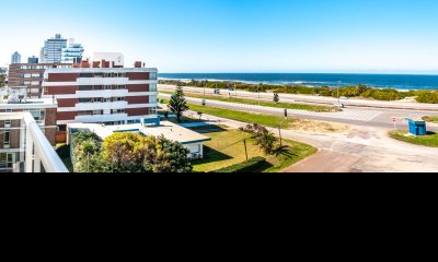 VENTA DE APARTAMETNO DE 3 DORMITORIOS, 1 SUITE Y 4 BAÑOS MAS SERVICIO, TORRE NUEVA YORK, PLAYA BRAVA PUNTA DEL ESTE