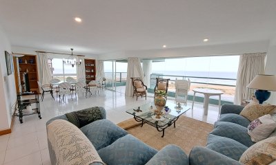 Apartamento en venta frente al mar Punta del Este