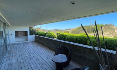 Apartamento en venta 2 dorm en suite con parrillero propio, primera linea.