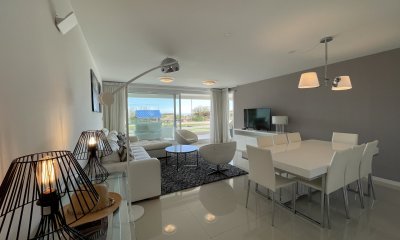 Apartamento en Venta en primera línea 3 dormitorios Playa Mansa Punta del Este