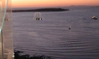 INVERSION NUDA PROPIEDAD  !! VENTA APARTAMENTO DE 2 DORMITORIOS PRIMERA LINEA AL MAR, PLAYA MANSA, PUNTA DEL ESTE
