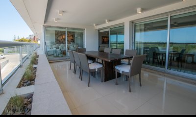 Venta de apartamento Frente al mar Playa Brava Punta del Este