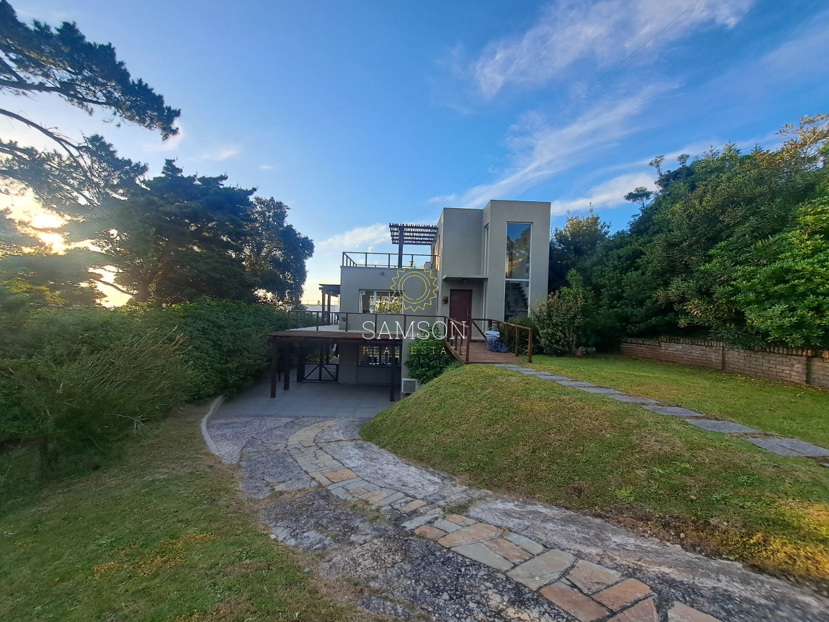 Casa ID.66989 - Casa Moderna en venta a pasos del mar en Playa Solanas Punta ballena uruguay
