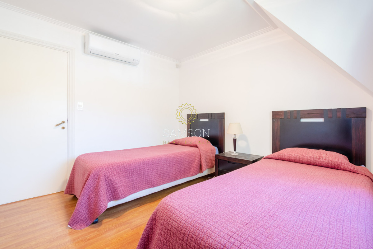 Casa ID.64 - Casa en venta 6 dormitorios con Piscina climatizada Playa Mansa cantegril Punta del Este