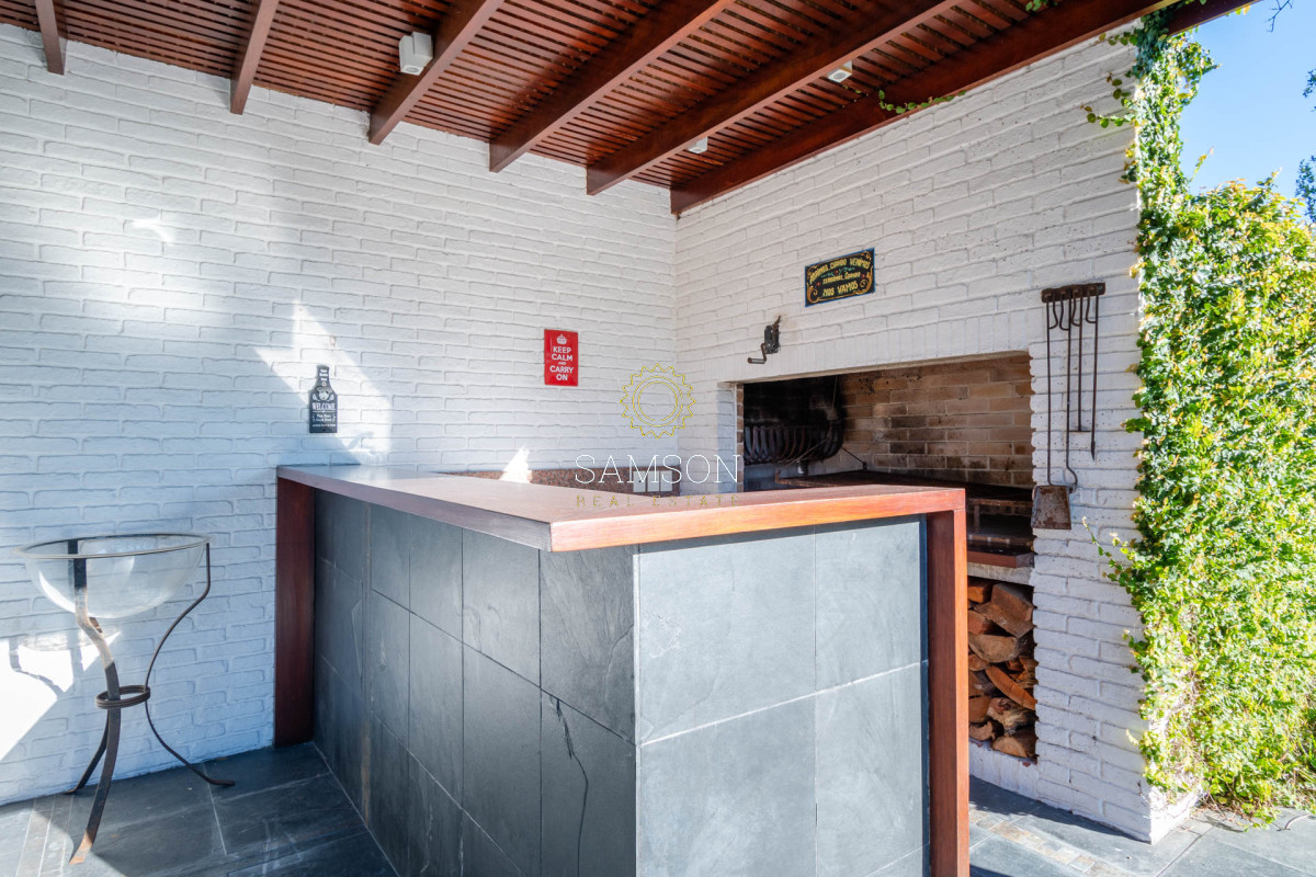 Casa ID.64 - Casa en venta 6 dormitorios con Piscina climatizada Playa Mansa cantegril Punta del Este