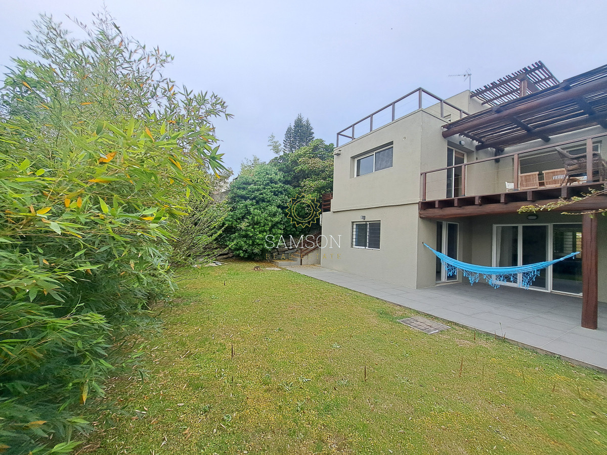 Casa ID.66989 - Casa Moderna en venta a pasos del mar en Playa Solanas Punta ballena uruguay