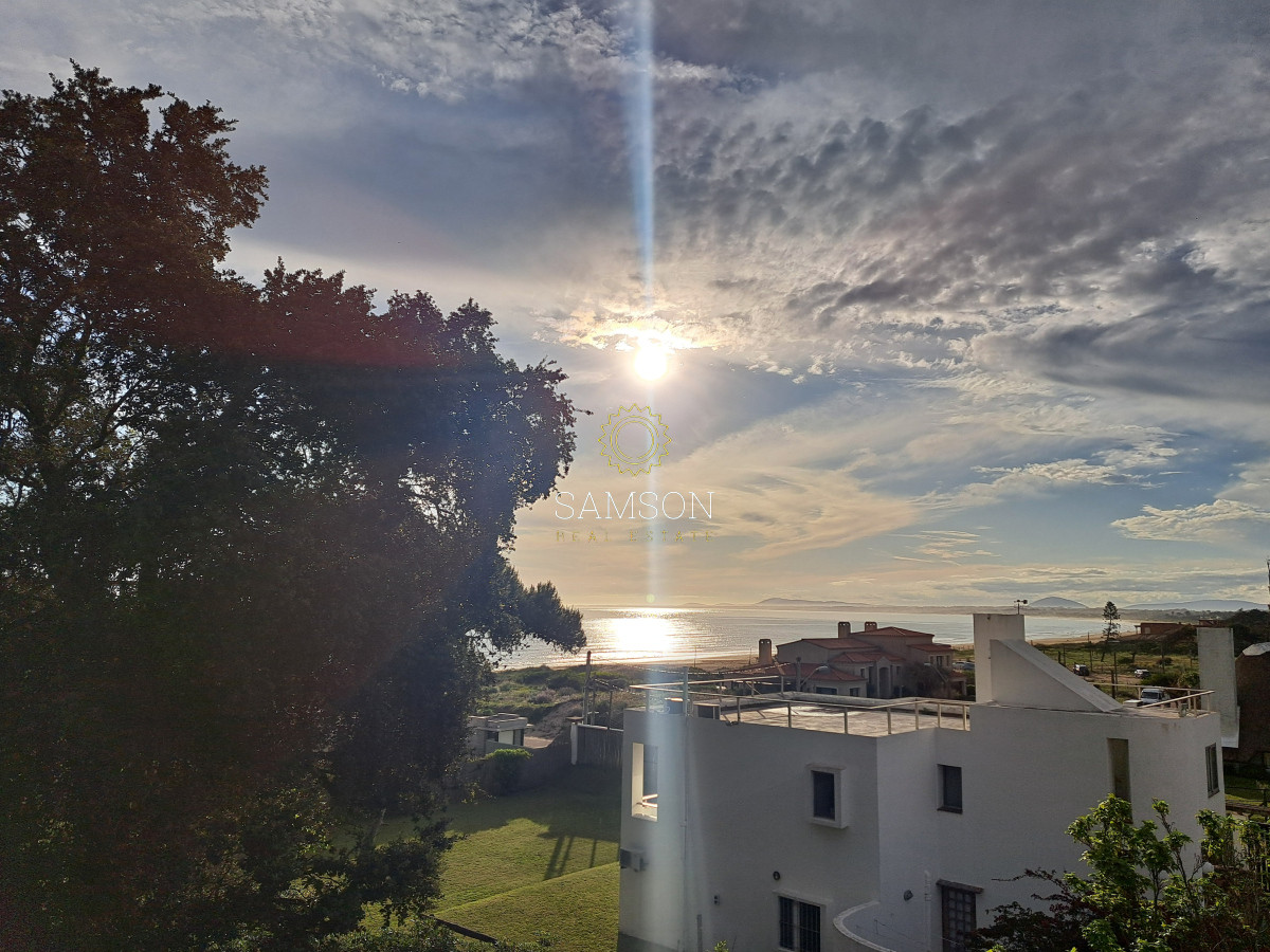 Casa ID.66989 - Casa Moderna en venta a pasos del mar en Playa Solanas Punta ballena uruguay