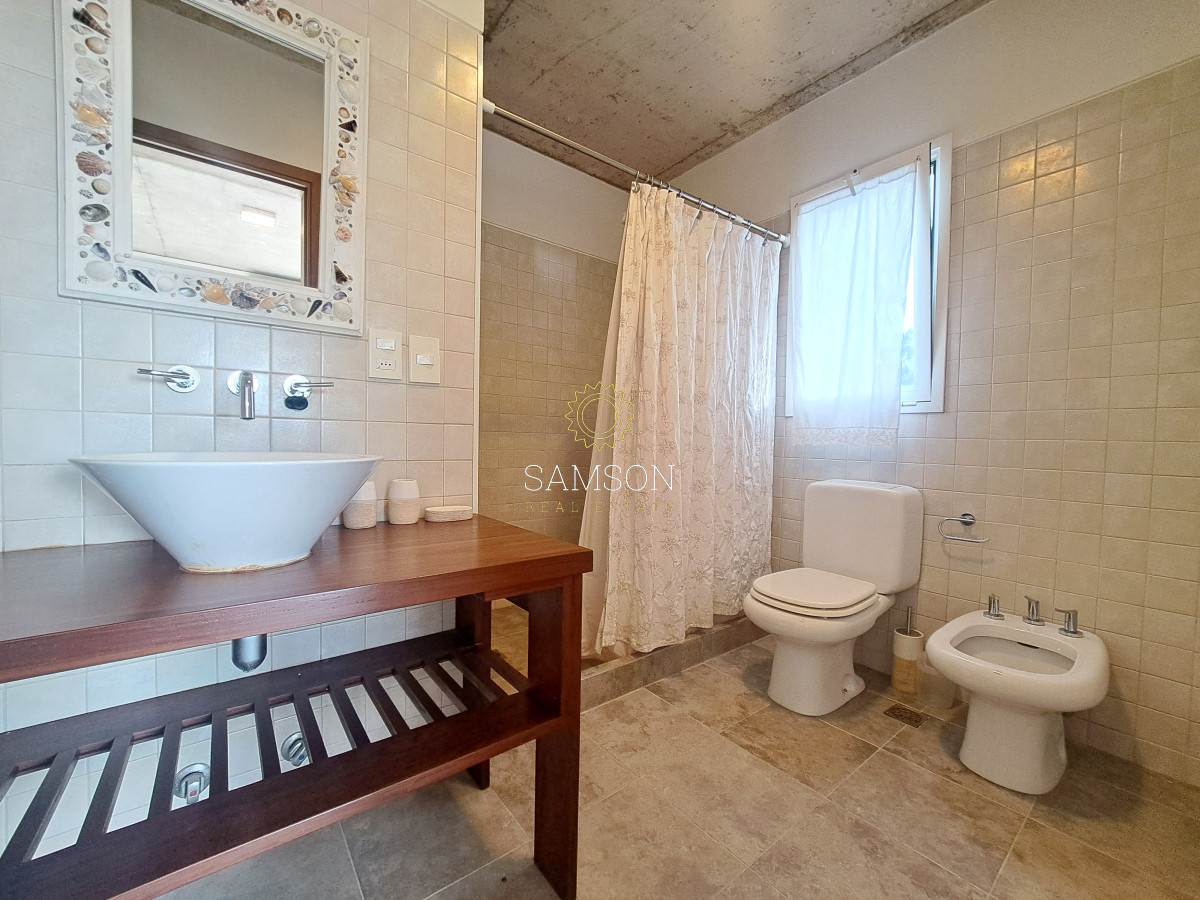 Casa ID.66989 - Casa Moderna en venta a pasos del mar en Playa Solanas Punta ballena uruguay