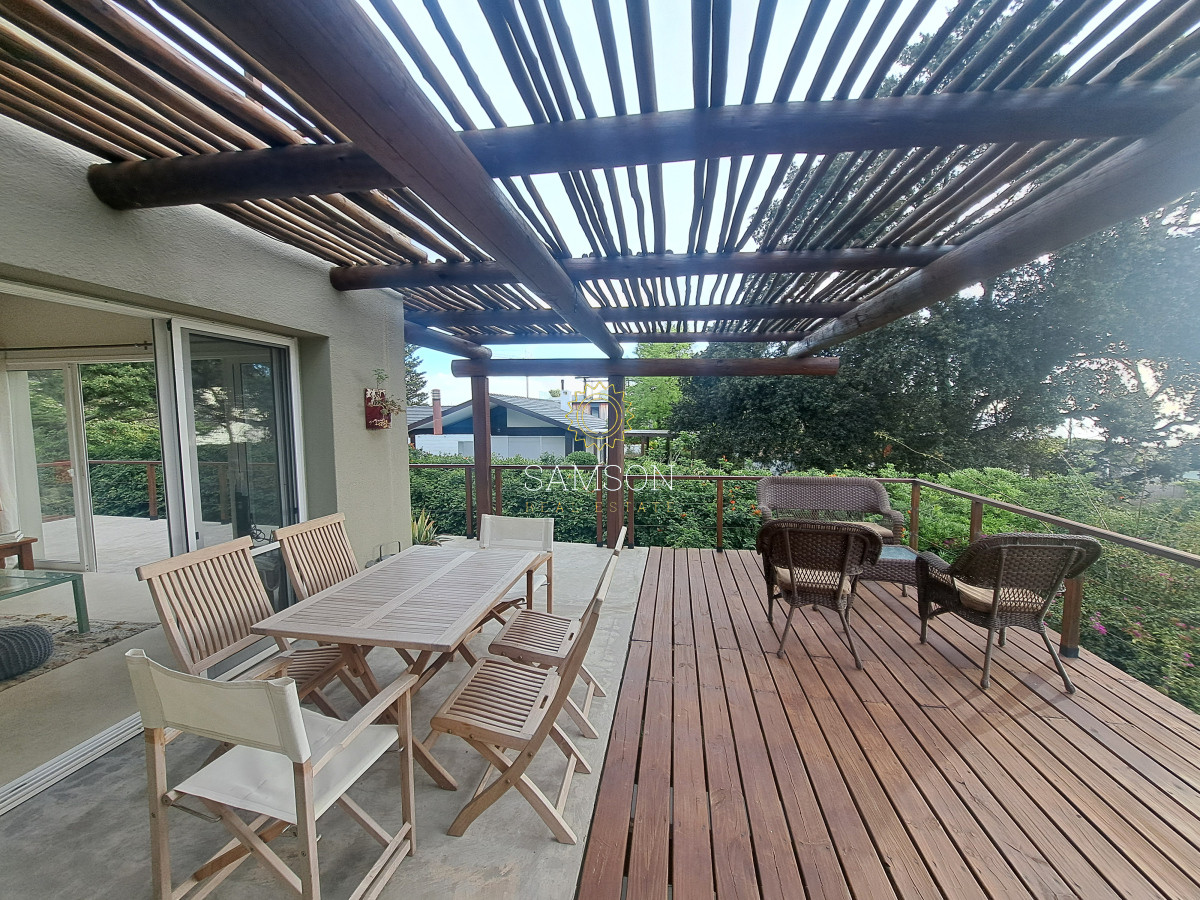 Casa ID.66989 - Casa Moderna en venta a pasos del mar en Playa Solanas Punta ballena uruguay