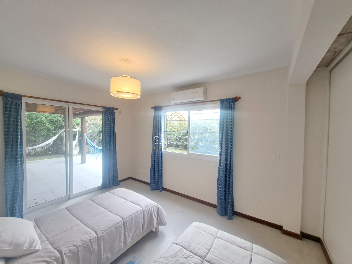Casa ID.66989 - Casa Moderna en venta a pasos del mar en Playa Solanas Punta ballena uruguay