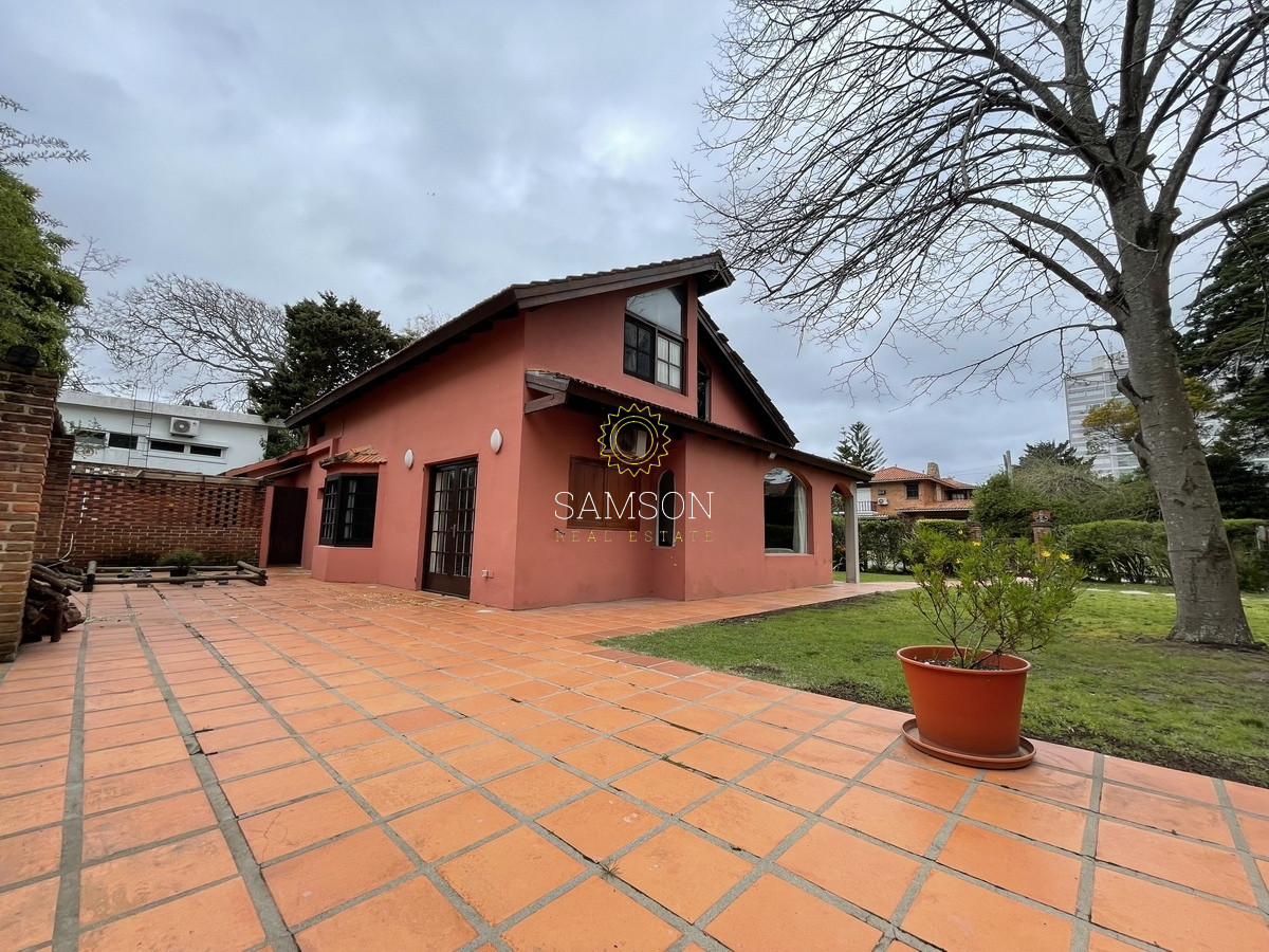 Casa ID.66610 - Venta Casa en Playa Mansa Punta del Este