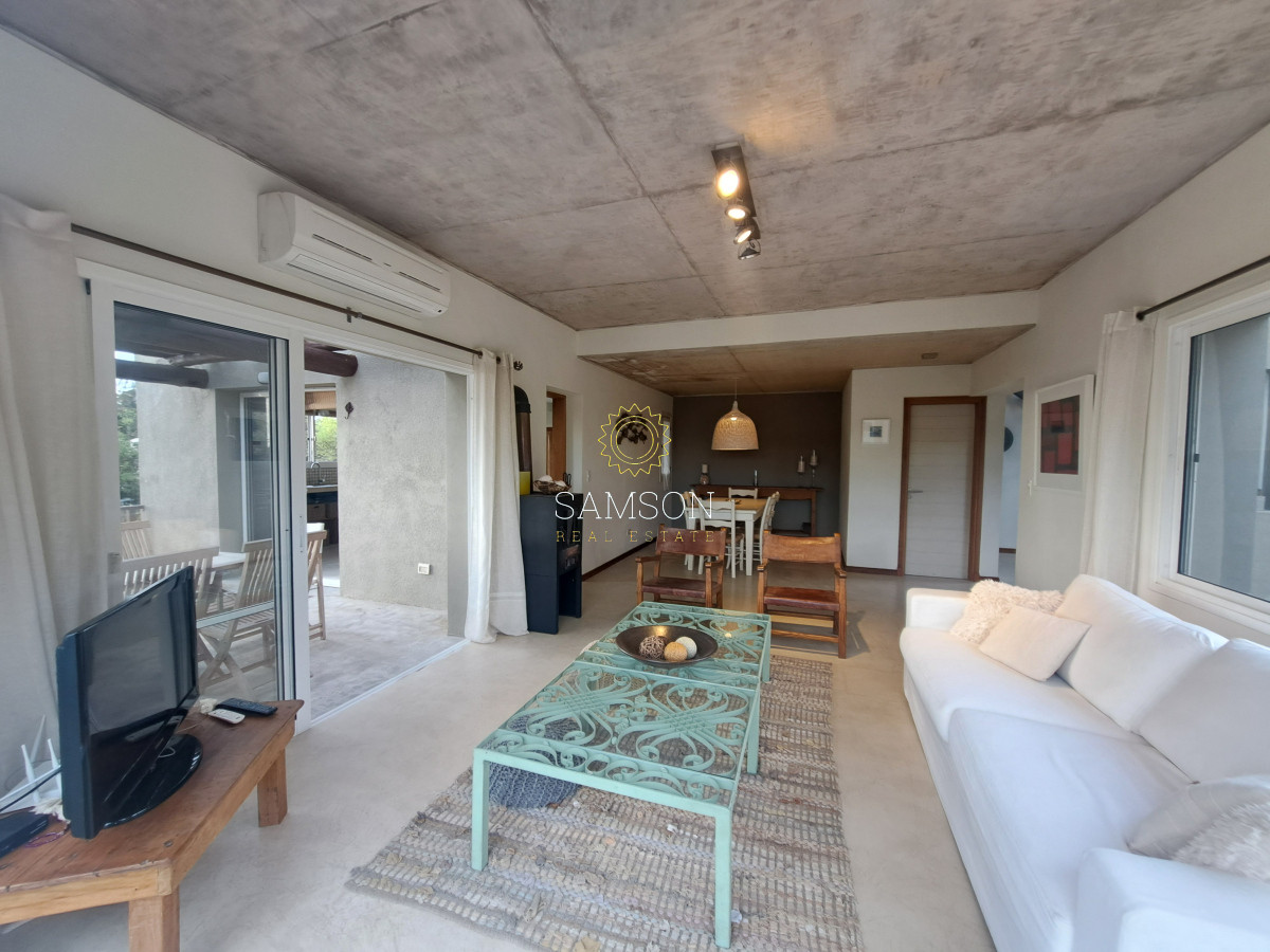 Casa ID.66989 - Casa Moderna en venta a pasos del mar en Playa Solanas Punta ballena uruguay