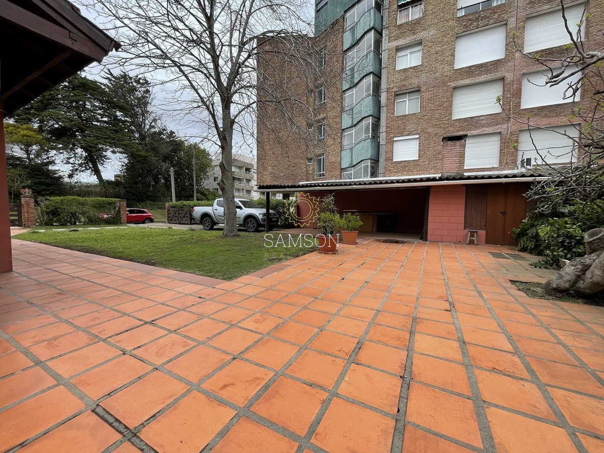 Casa ID.66610 - Venta Casa en Playa Mansa Punta del Este