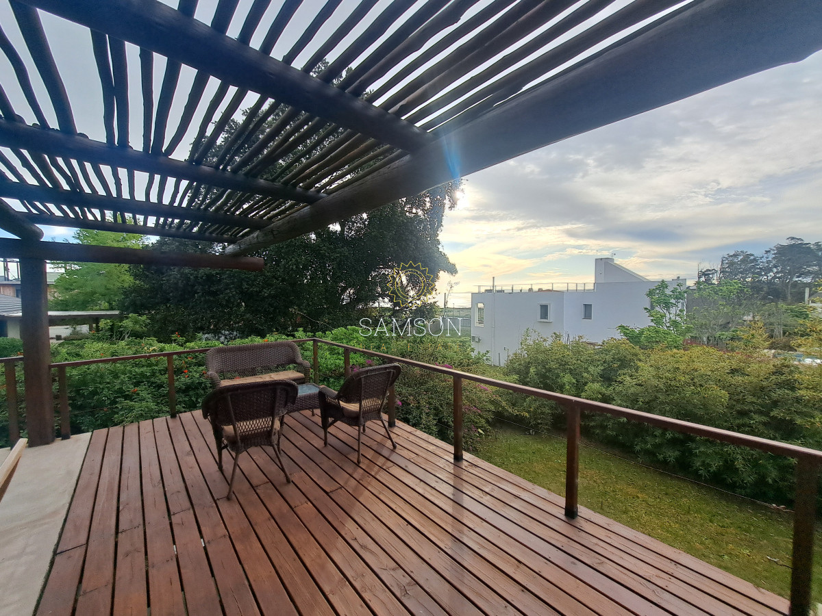 Casa ID.66989 - Casa Moderna en venta a pasos del mar en Playa Solanas Punta ballena uruguay